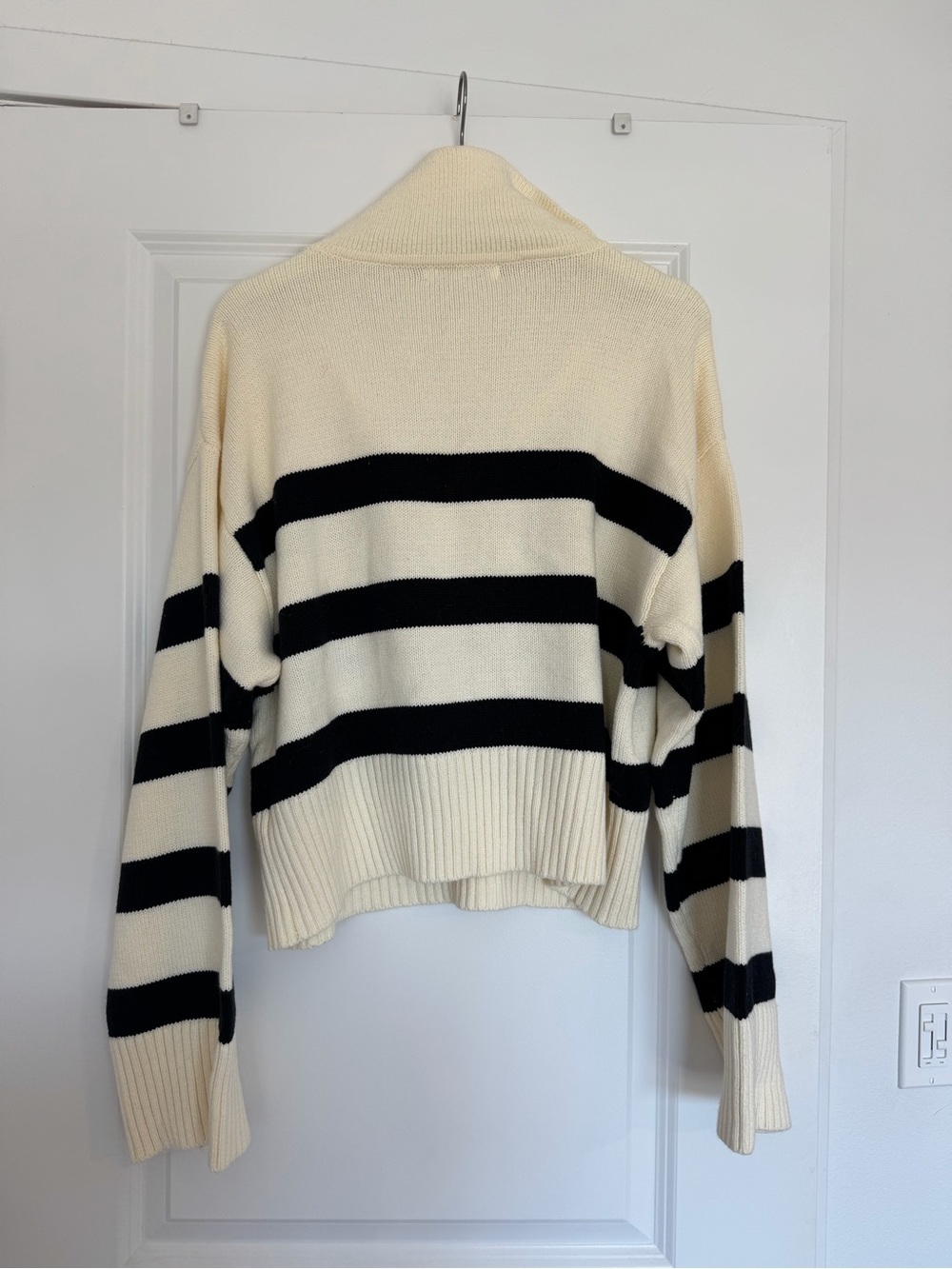 Tatia Sweater in white and black - Picture 6 of 7